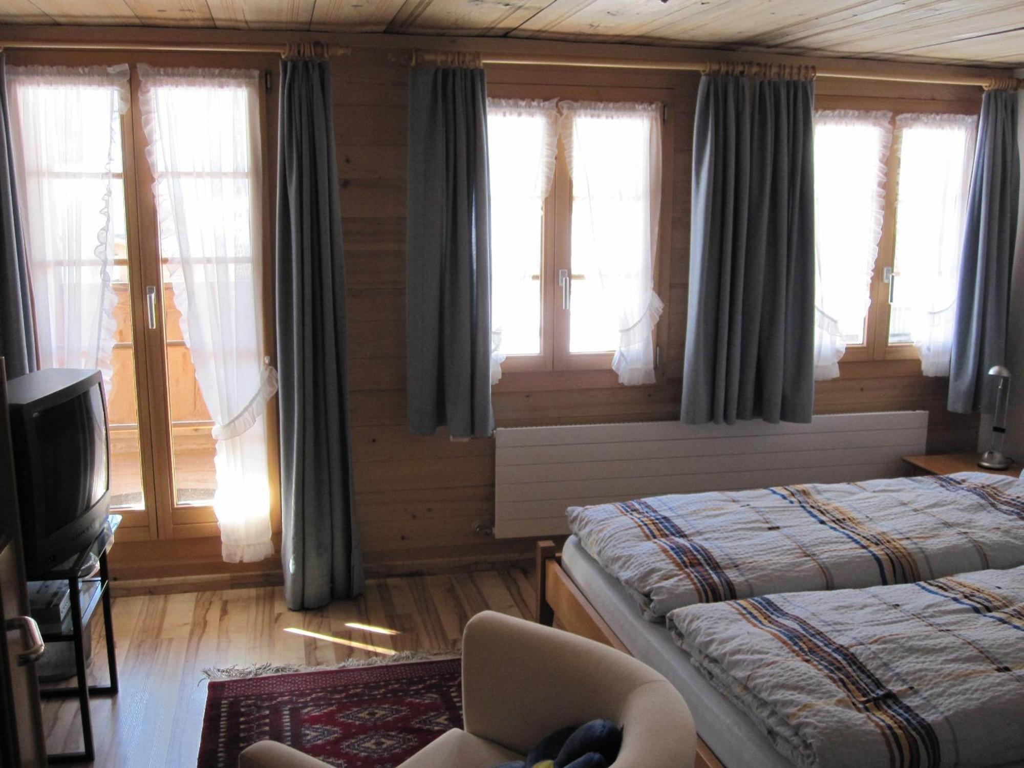 Gaestehaus Alpenblick Wildstrubel Sankt Stephan الغرفة الصورة